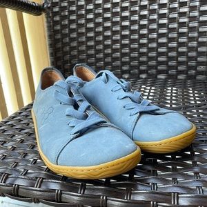 Vivobarefoot Addis women’s blue shoes.